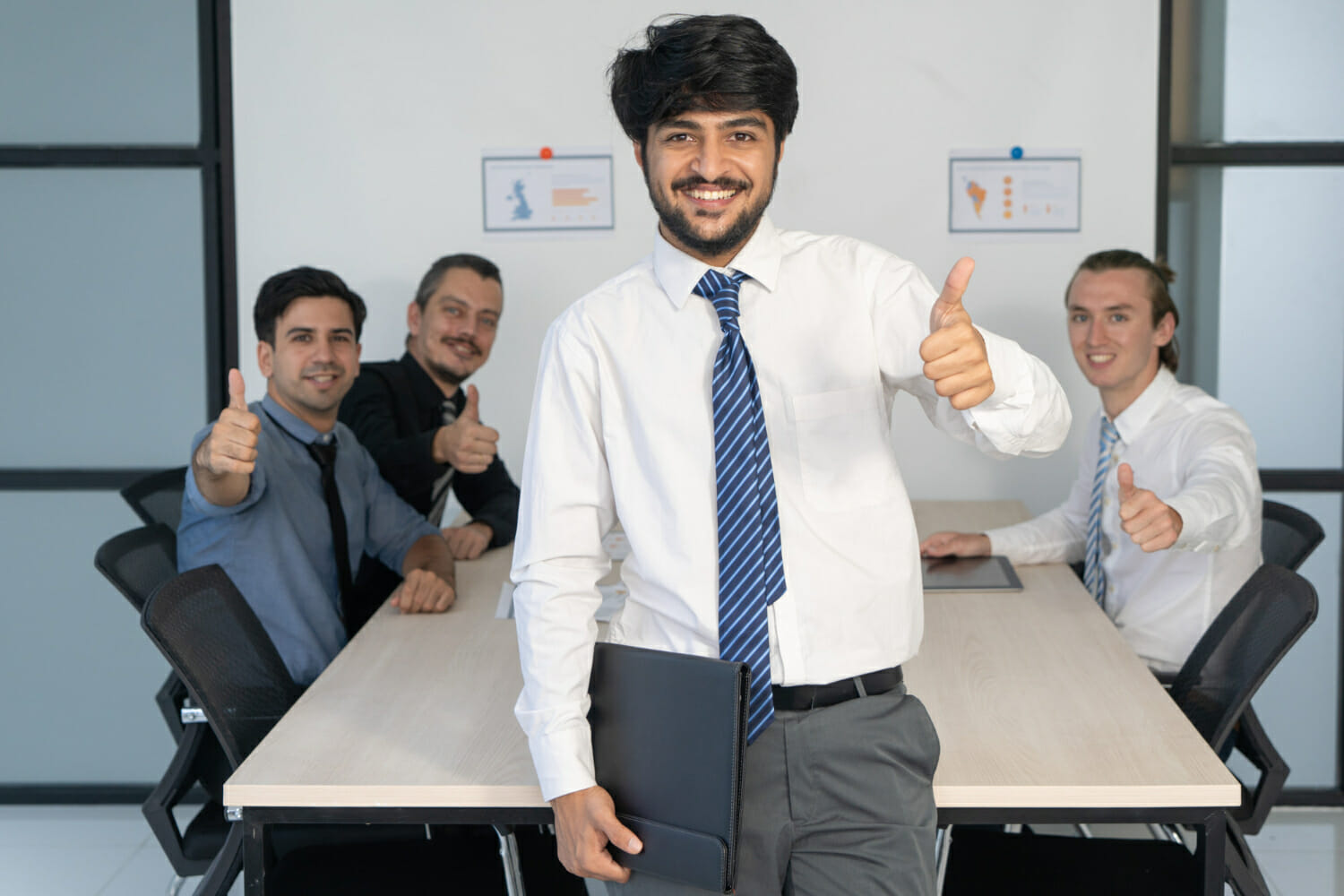 corporate-portrait-project-manager-his-team