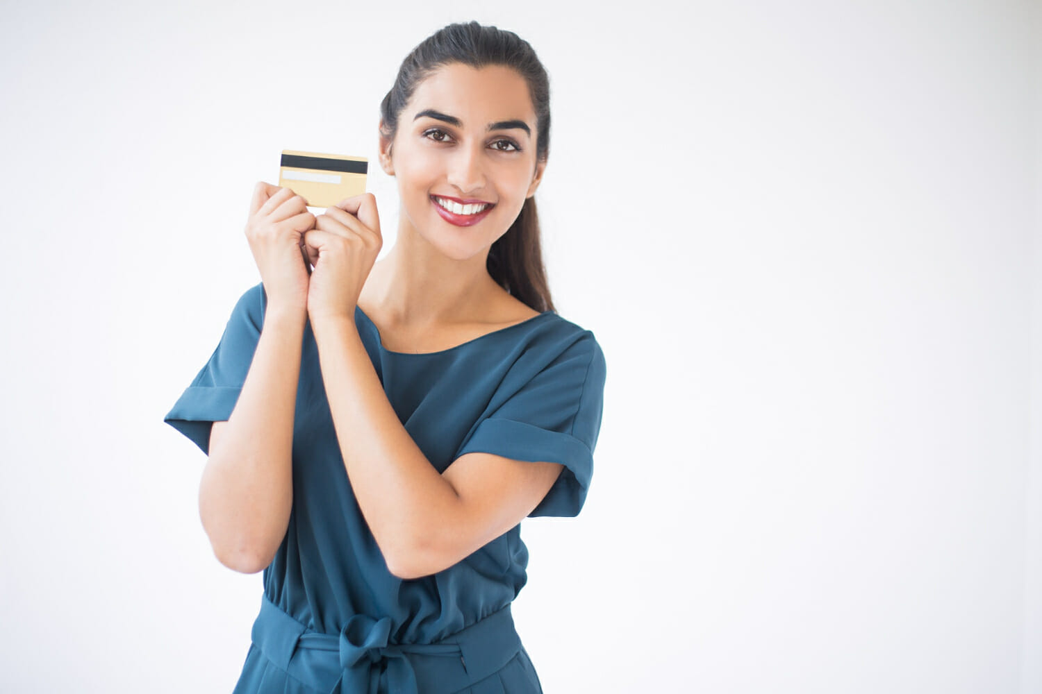 closeup-smiling-indian-lady-showing-credit-card